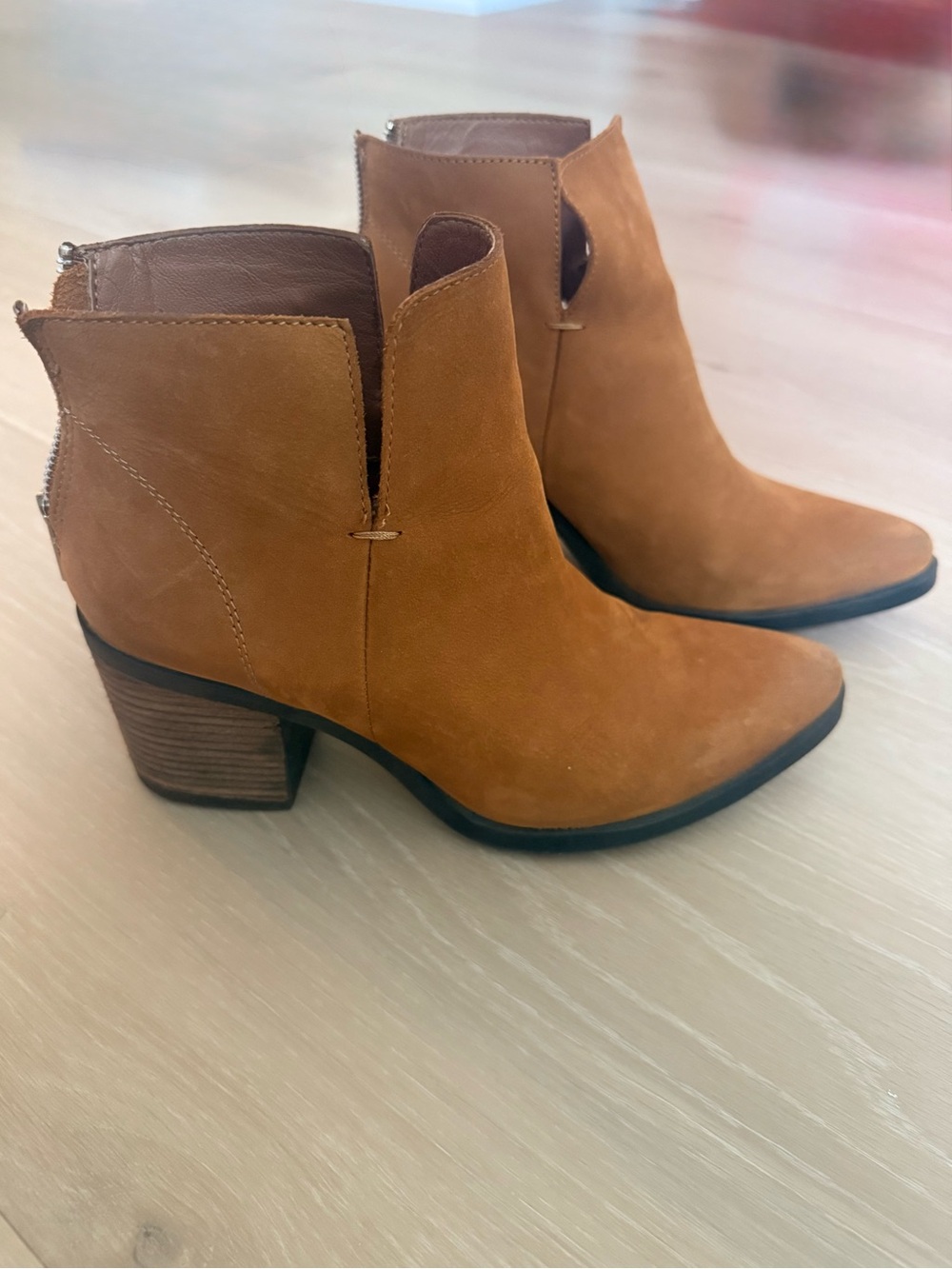 Steve Madden Women's Tan Suede Ankle Boots - Stylish Block Heel size 8